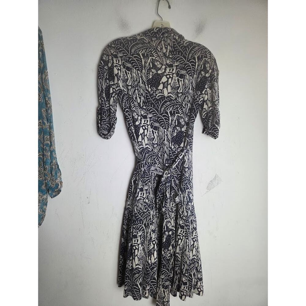 Diane von Furstenberg Blue White Greek Mythology 100% Silk Wrap Dress size 4 - Picture 8 of 12